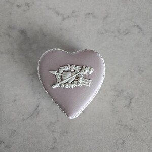 NEW WEDGWOOD WHITE ON LAVENDER (LILAC) JASPERWARE HEART BOX - CELEBRATION 1999